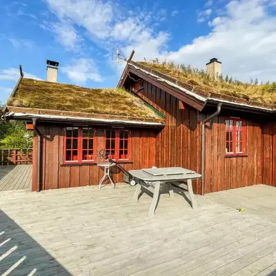 4 Bedroom Cozy Home In Reinli