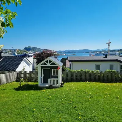a small house in a yard with a fence at Apartment near center / free P in Ålesund