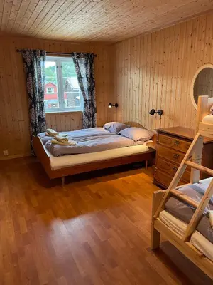 a bedroom with a bed and a window at Kjerkgata 6 - midt i Røros sentrum in Røros