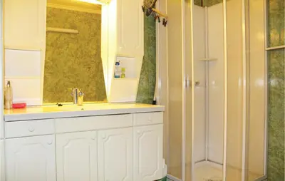 a bathroom with a sink and a shower at Amazing Home In Dale I Sunnfjord in Gjølanger