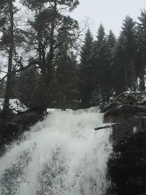 a water fall in the middle of a river at Voss - Flott hytte i Bavallen in Skulestadmo