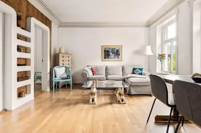 a living room with a couch and a table at Dinbnb Apartments I Characteristic Townhouse with Bathtub in Bergen