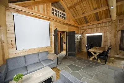 a living room with a couch and a table at Grindastugu cabin right by Liatoppen Ski Centre. in Ål
