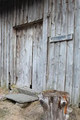 a wooden building with a street sign on it at Hordatun Apartments in Røldal