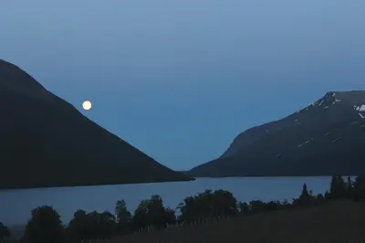 a full moon rising over a mountain lake at Mountain cabin Skoldungbu in Vang I Valdres