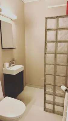 a bathroom with a toilet and a sink at Leilighet for korttidsleie in Otta