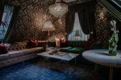a living room with a couch and a table at Charmante Skostredet Hôtel in Bergen