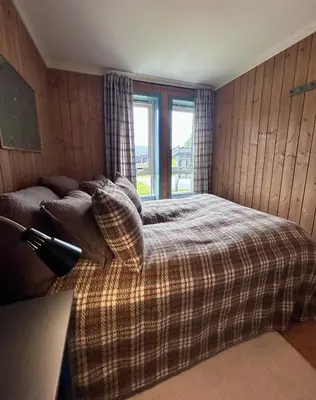 a bedroom with a bed in a room with a window at Mailatunet - Vestlia resort in Geilo