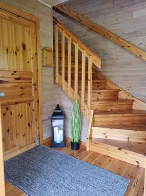 a staircase in a wooden cabin with a potted plant at Hygge Hütte - zwischen Fjell und Fjord in Lauvstad