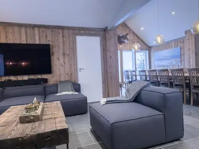a living room with two couches and a table at Huso Mountain Lodge - Hemsedal in Eikregardane