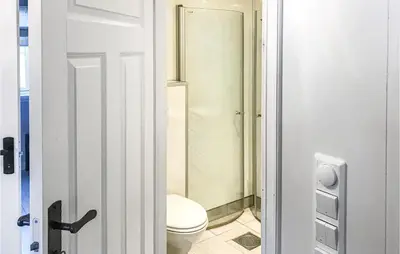 a bathroom with a white toilet in a room at Lovely Home In Stadlandet in Stadlandet