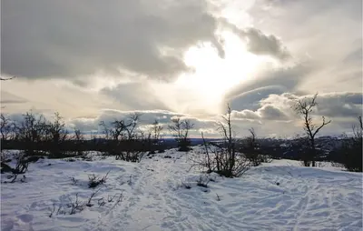 a snow covered field with the sun in the sky at Bassebuupdalstøl in Tyinkrysset