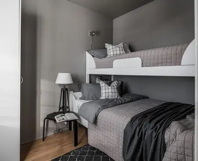 a bedroom with two bunk beds and a lamp at Høyfjellsgrend 962 in Trysil