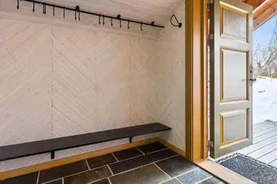 a room with a bench next to a door at Koslig hytte ved Grimsdalen in Dovre