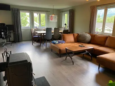 a living room with a couch and a table at 2 mannsbolig i Hemsedal sentrum, nær skianlegget - 3 sov og 7 sengeplasser in Hemsedal