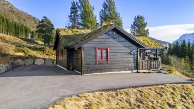 a small cabin with a grass roof at Hytte Stryn skisenter in Stryn