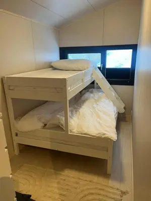 a small room with a bunk bed in it at Hyt leilighet med 2 soverom in Bjorli