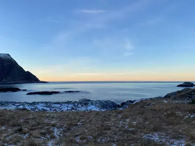 a view of the ocean from the shore at Honey bay cottage in Stadlandet