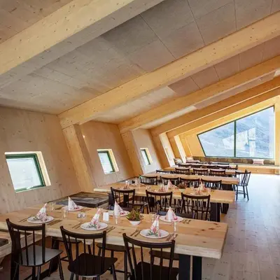 a large room with wooden tables and chairs at Tungestølen in Veitastrond
