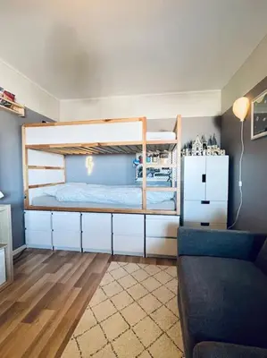 a bedroom with two bunk beds and a couch at Familiebolig med nydelig utsikt in Trondheim