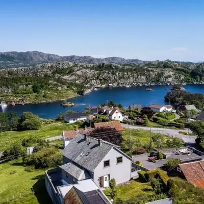 Fjord-View Retreat with Free Parking and Fast Internet