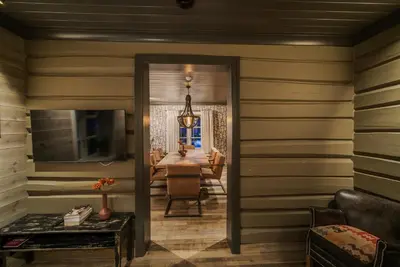 a hallway with a dining room with a table at Bokhandel'n Gjestehus in Vågåmo