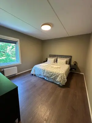a bedroom with a bed and a window at Leilighet med nydelig utsikt over Bergen in Bergen