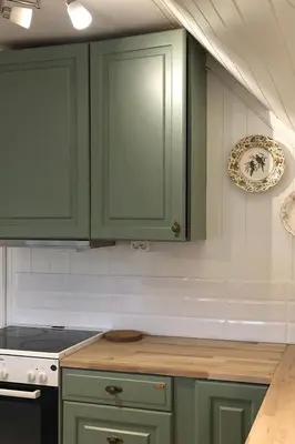a kitchen with green cabinets and a stove at Store Ringheim Apartment - Villa Solberg in Vossevangen