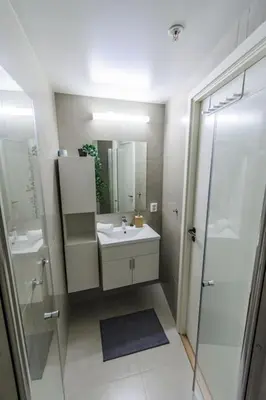 a bathroom with a sink and a shower and a mirror at 7 Soverom i hjertet av Bergen in Bergen