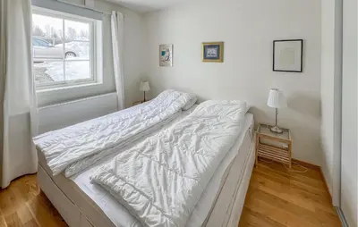 a bed in a room with a window at 3 Bedroom Cozy Apartment In Gålå in Frya