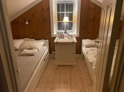 a small bedroom with a bed and a window at Heimro in Torvetjørn