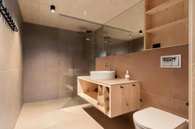 a bathroom with a sink and a toilet at Halne Fjellstugu in Maurset