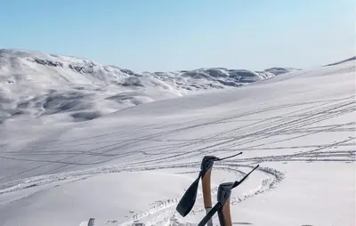 a pair of skis on a snow covered slope at 3 Bedroom Beautiful Home In Vik I Sogn in Stadheim
