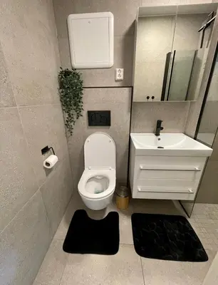 a small bathroom with a toilet and a sink at Modern apartment ONLY 5 minutes from City Centre in Bergen