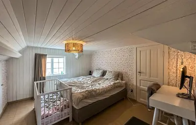 a bedroom with a crib in the corner of a room at 3 Bedroom Stunning Home In Vikebygd in Vikebygd