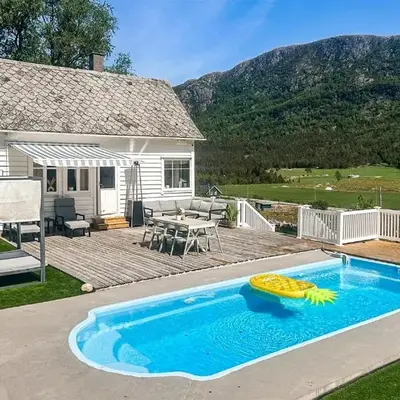 3 Bedroom Stunning Home In Vikebygd