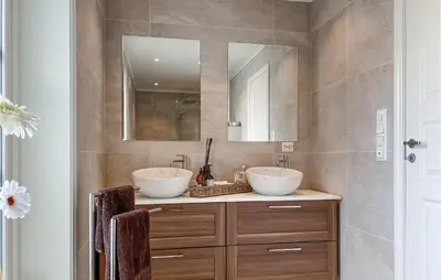 a bathroom with two sinks and a mirror at Awesome Home In Stryn in Stryn