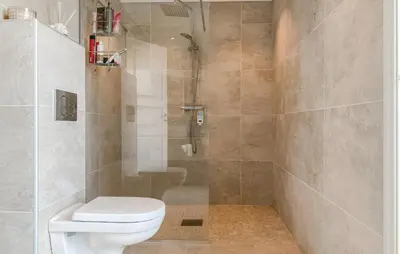 a bathroom with a toilet and a shower at Awesome Home In Stryn in Stryn