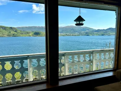 a view of the water from a window at Magnar in Etnesjøen