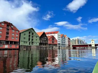 a group of buildings next to a body of water at Nydelig leilighet i Bakklandet in Trondheim