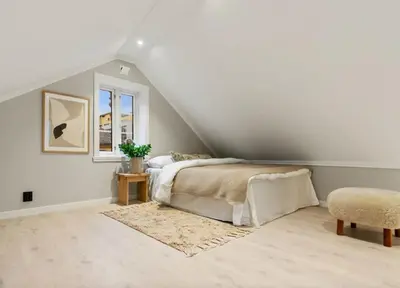 a white bedroom with a bed and a window at Stay l The Town House in Bergen
