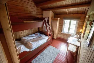 a room with a bunk bed in a cabin at Skotten Seter - Bed & Husky in Mork