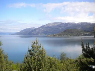 a view of a lake with mountains in the background at Fjordhytte-1 ist eine schöne Hütte bei Ænes am Hardangerfjord mit grandiosem Fjordpanorama, 20 PS Motorboot mietbar in Ænes