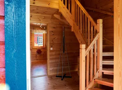 a room with a wooden staircase in a house at Fjordhytte-7, im Vestland, am Maurangerfjord beim Hardanger, nahe Trolltunga, zwischen Odda und Rosendal in Sundal