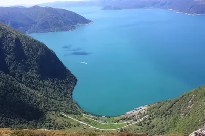a view of crater lake from the top of a mountain at Fjordhytte-16 direkt am Sognefjord in Bjordal, mit mietbaren 9,9 PS bis 60 PS Motorbooten in Bjordal