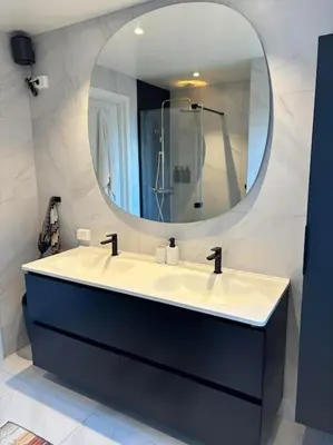 a bathroom with a sink and a mirror at Utsikten in Lillehammer
