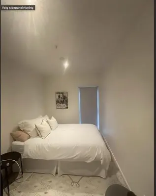 a bedroom with a white bed in a room at Moderne leilighet midt i hjertet av Bergen Sentrum in Bergen