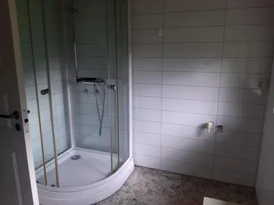 a bathroom with a shower with a glass door at Oynø in Etnesjøen