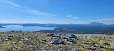 a view from the top of a mountain with a lake at Buviken Nordre, Femund in Sømådalen