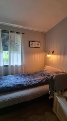 a bedroom with a bed and a window at Feriehus i Lærdal in Mjeldo